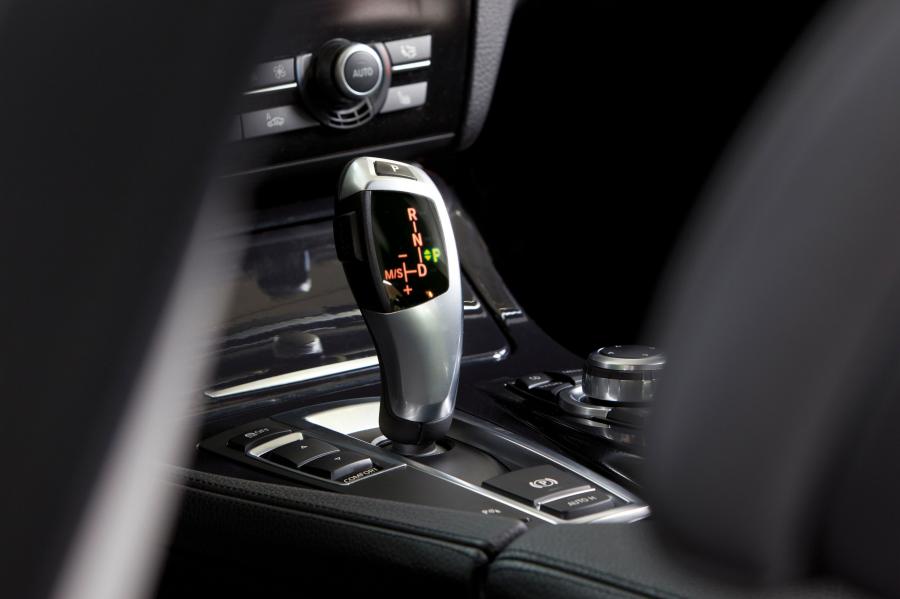 Детали интерьера Alpina B5 Bi-Turbo Limousine (F10) 2010 года  (фото 19 из 37)